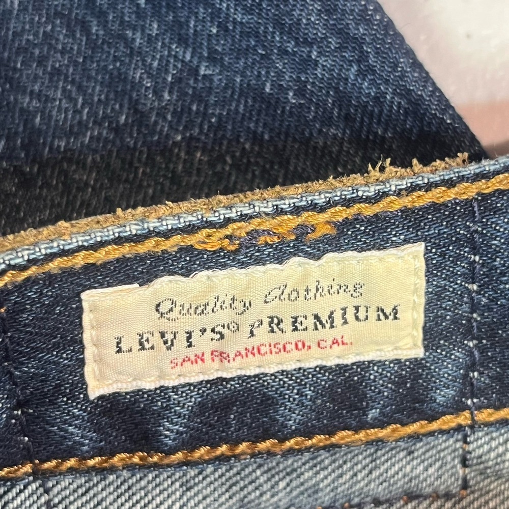 Levi's 501 Women's  Original 26x32 Premium Denim Blue Jeans‎ EUC - Picture 8 of 11